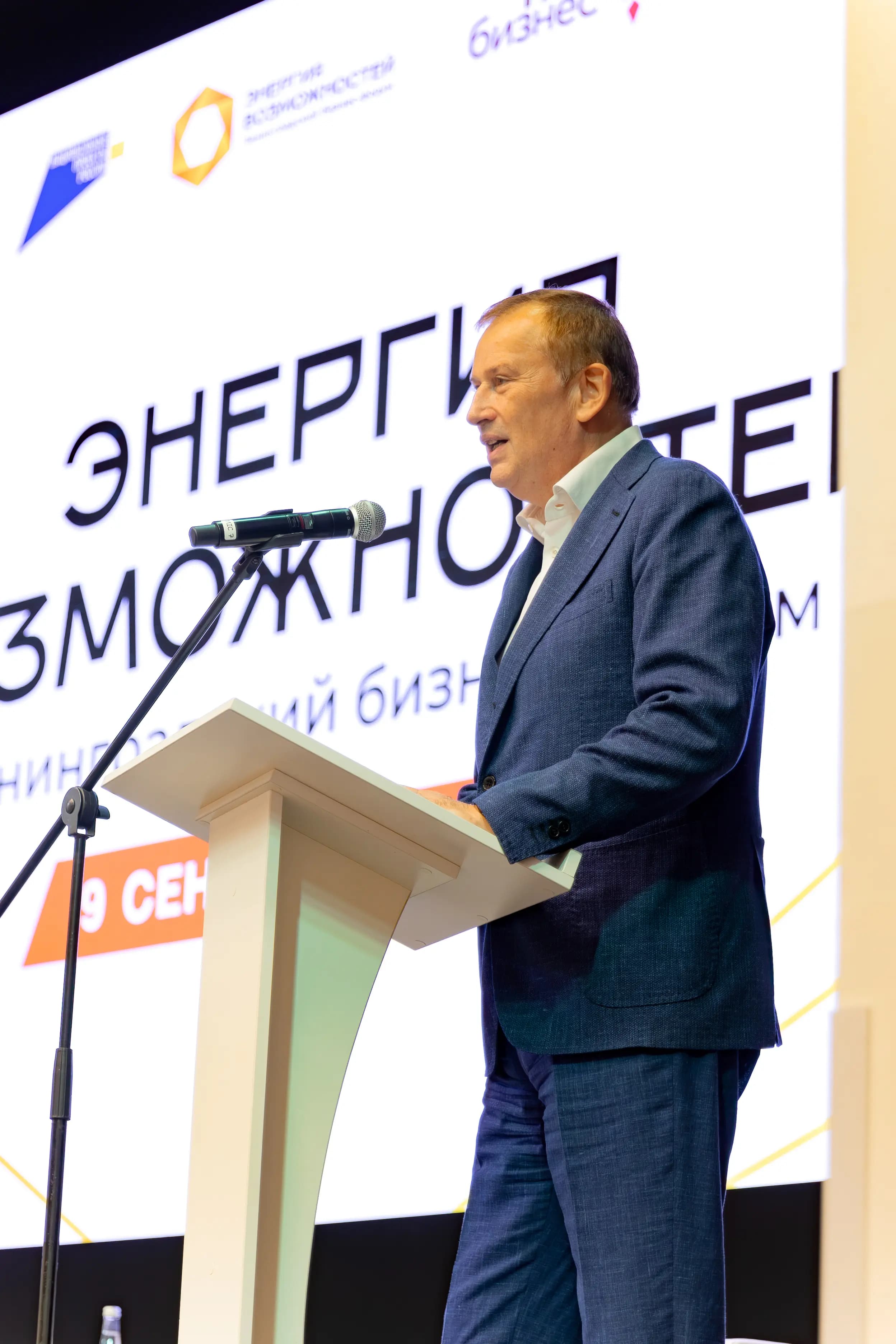 Александр Юрьевич Дрозденко