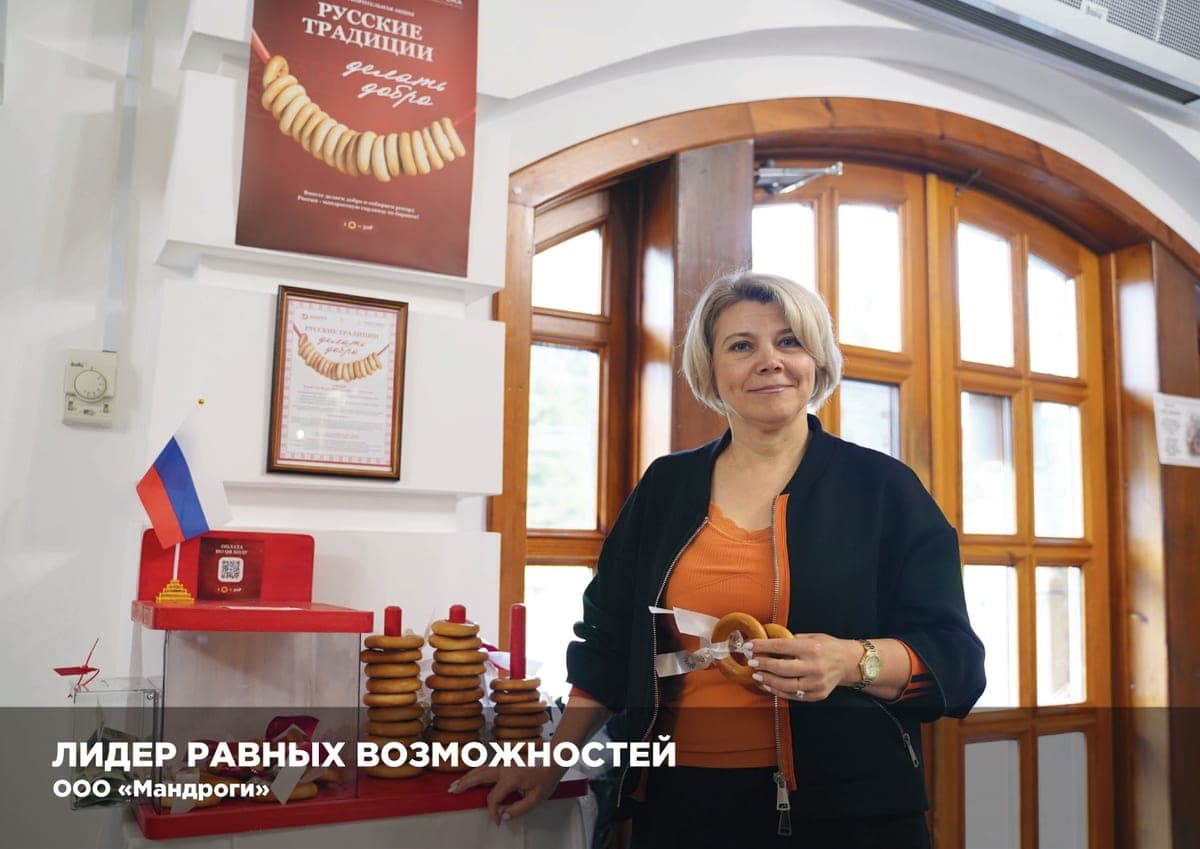 Представитель ООО "Мандроги" в культурно-этнографическом комплексе